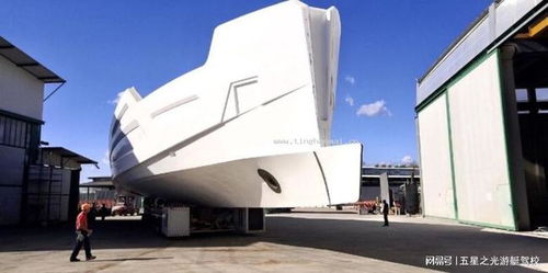 春節(jié)期間又一艘超級游艇即將完工,這是一艘精品游艇造型時尚新穎
